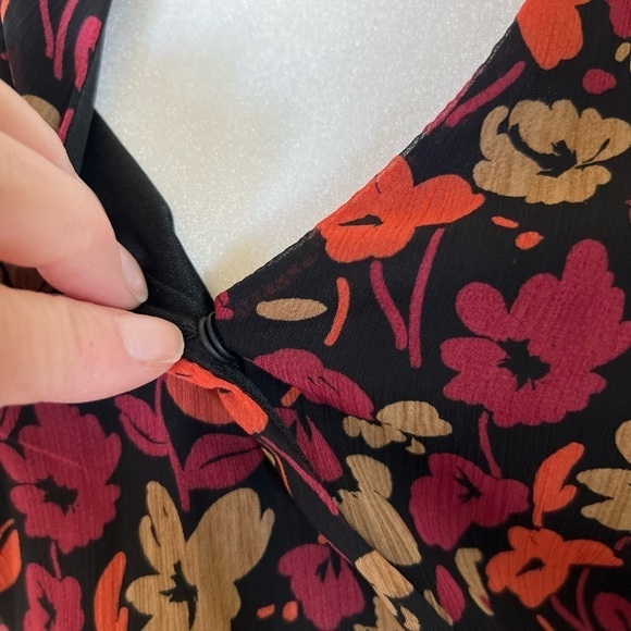 NWOT Kaileigh Floral Dress Floral Black Red Size Medium - Picture 6 of 14